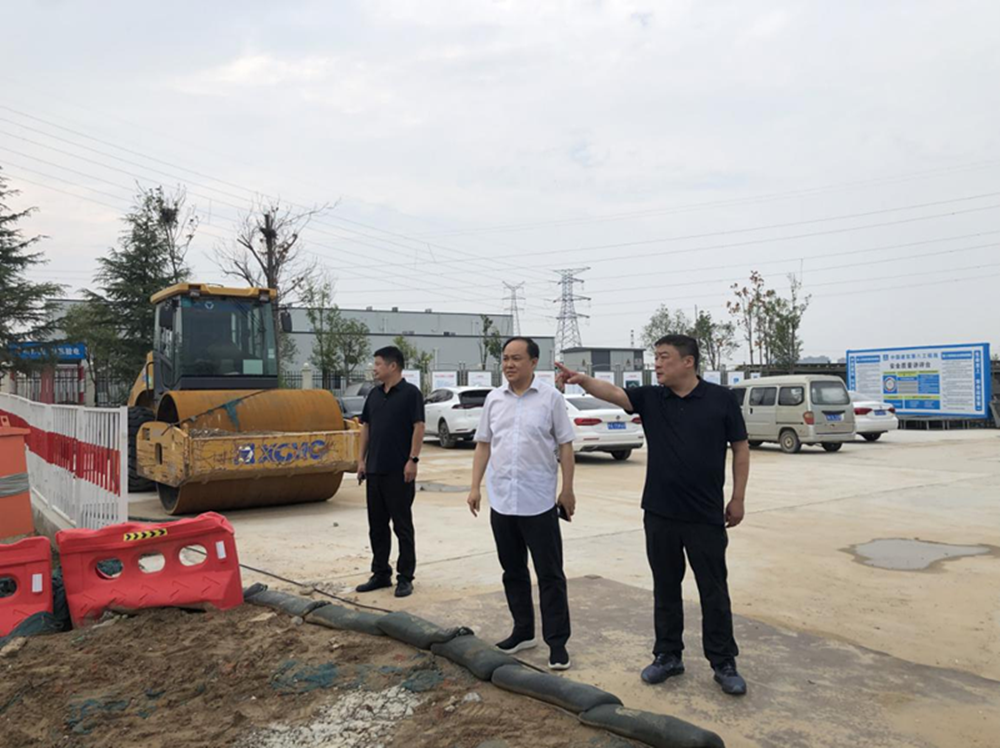 南宫·NG28(China)官方网站党委委员、副总经理张岩到侯寨新镇区安置区调研项目建设工作